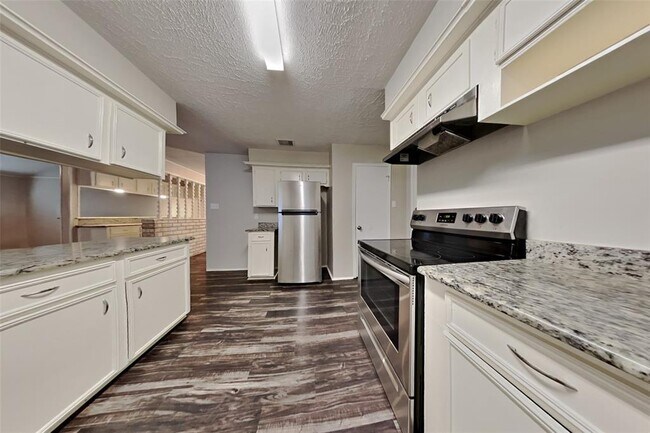 Building Photo - 3214 Evergreen Glade Dr