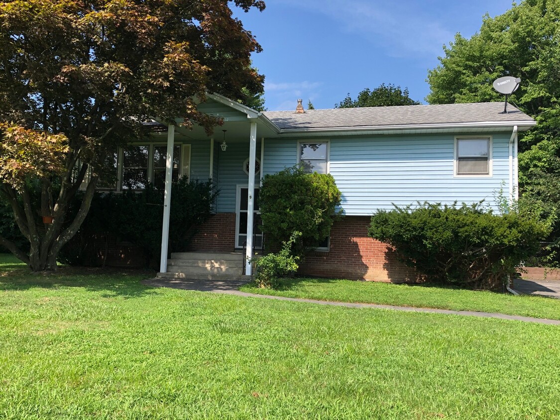 Foto principal - 3 Bedroom house for Rent - Middletown, NY