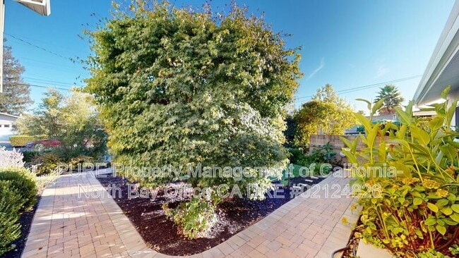 Building Photo - 1437 Weaverly Dr