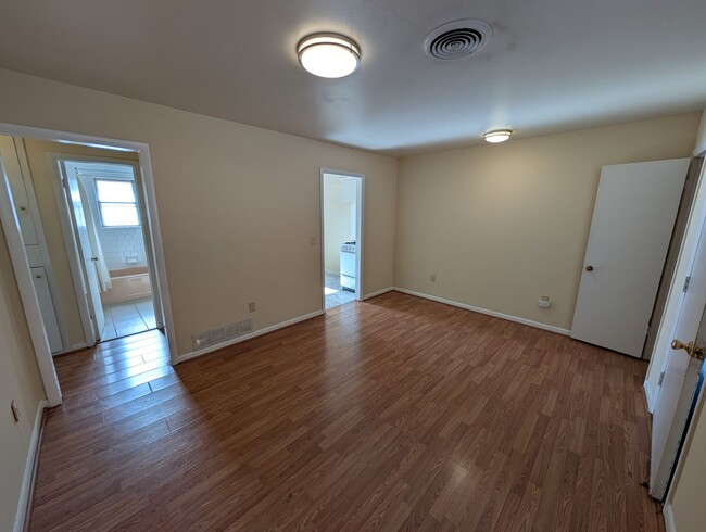 Foto del edificio - 2 bed, 1 bath house in Edmond with central...