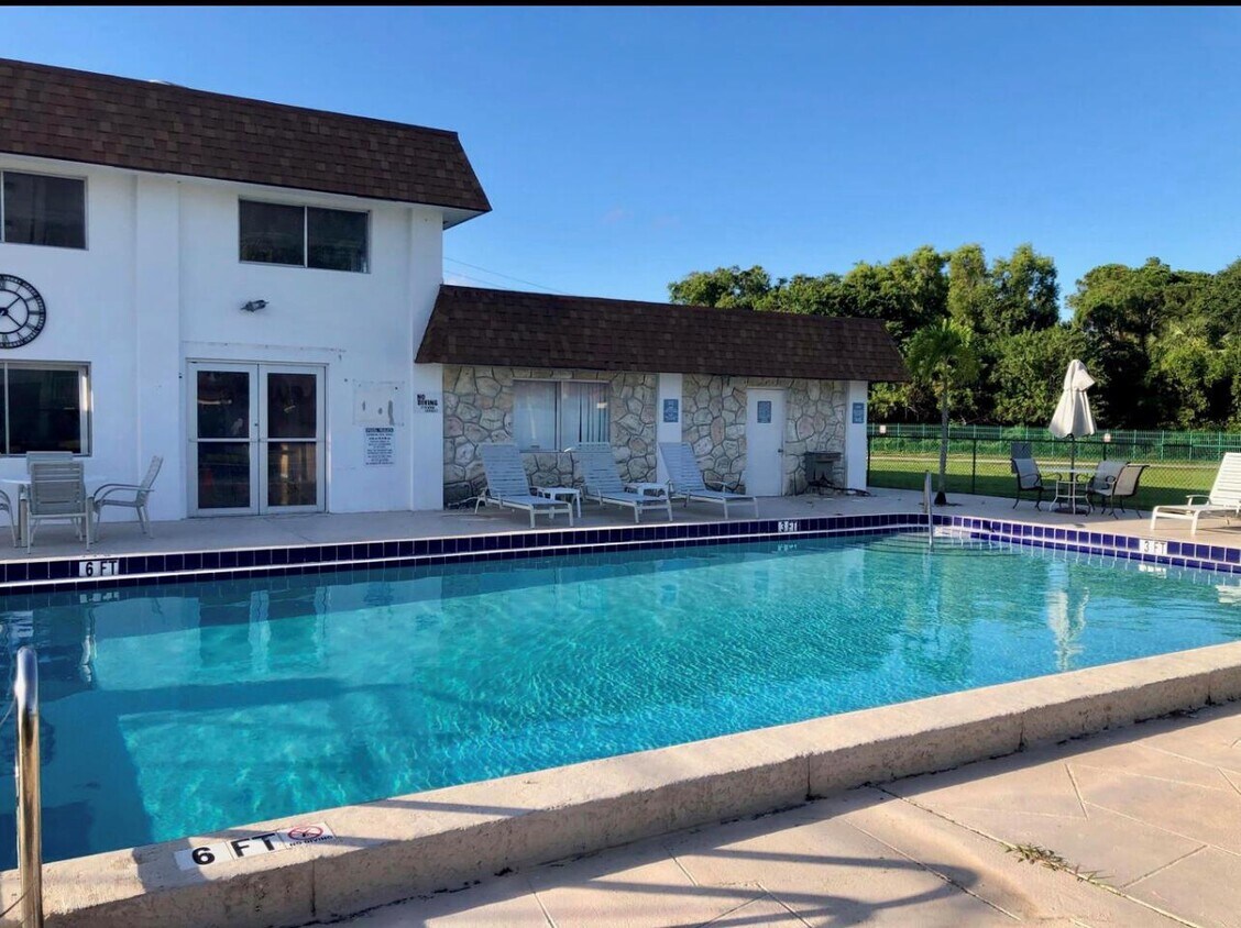 6289 Lear Dr Unit 206, Lake Worth, FL 33462 Condo for Rent in Lake