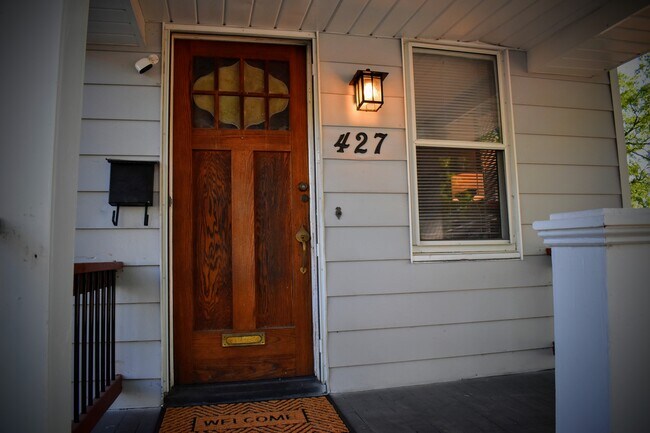 Building Photo - 427 W Branning Ave