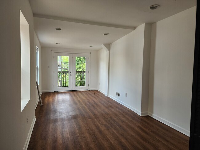 Building Photo - 35 N Patterson Park Ave