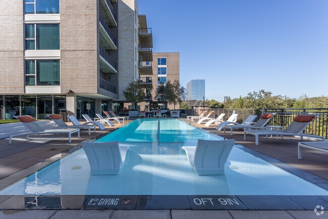 Zero Edge Pool - Avenue Grove