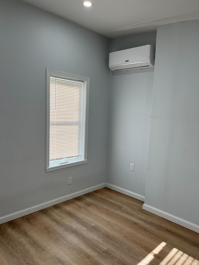 Building Photo - 1705 Tulip St