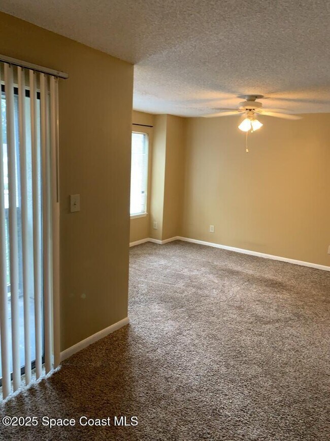 Foto del edificio - 3545 Sable Palm Ln