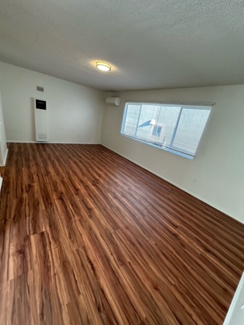 Building Photo - 96 N Oak Ave