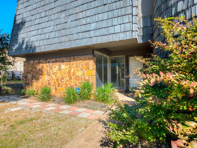 Photo - 6409 Miles Ln House