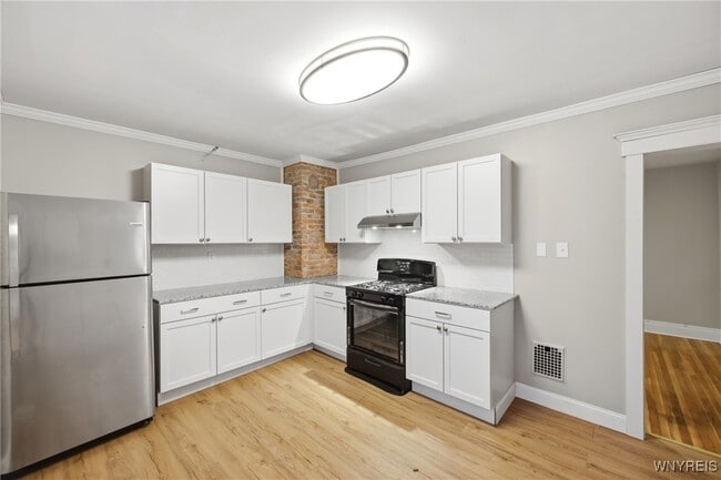 Building Photo - 359 Parkdale Ave