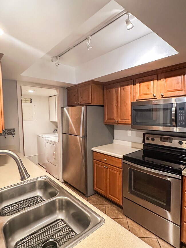 Foto del edificio - 7204 Station Creek Way