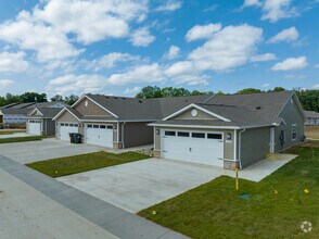 Building Photo - Redwood Vandalia