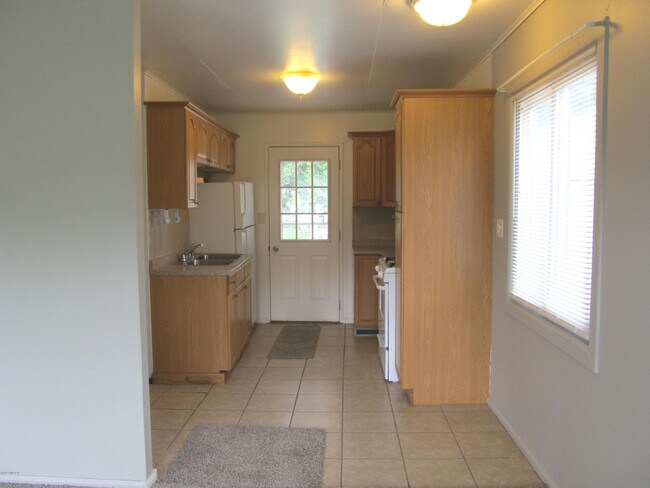 Building Photo - 3006 Emerald Dr