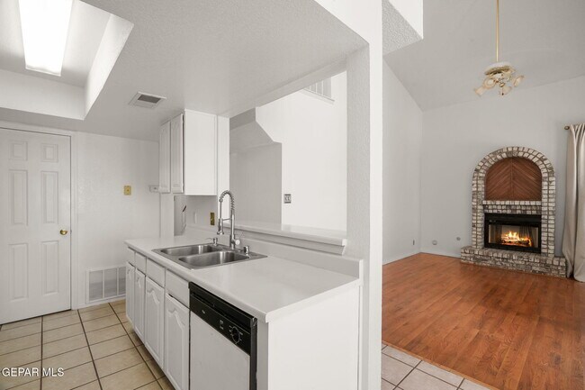 Foto del edificio - 4612 Loma Grande Dr