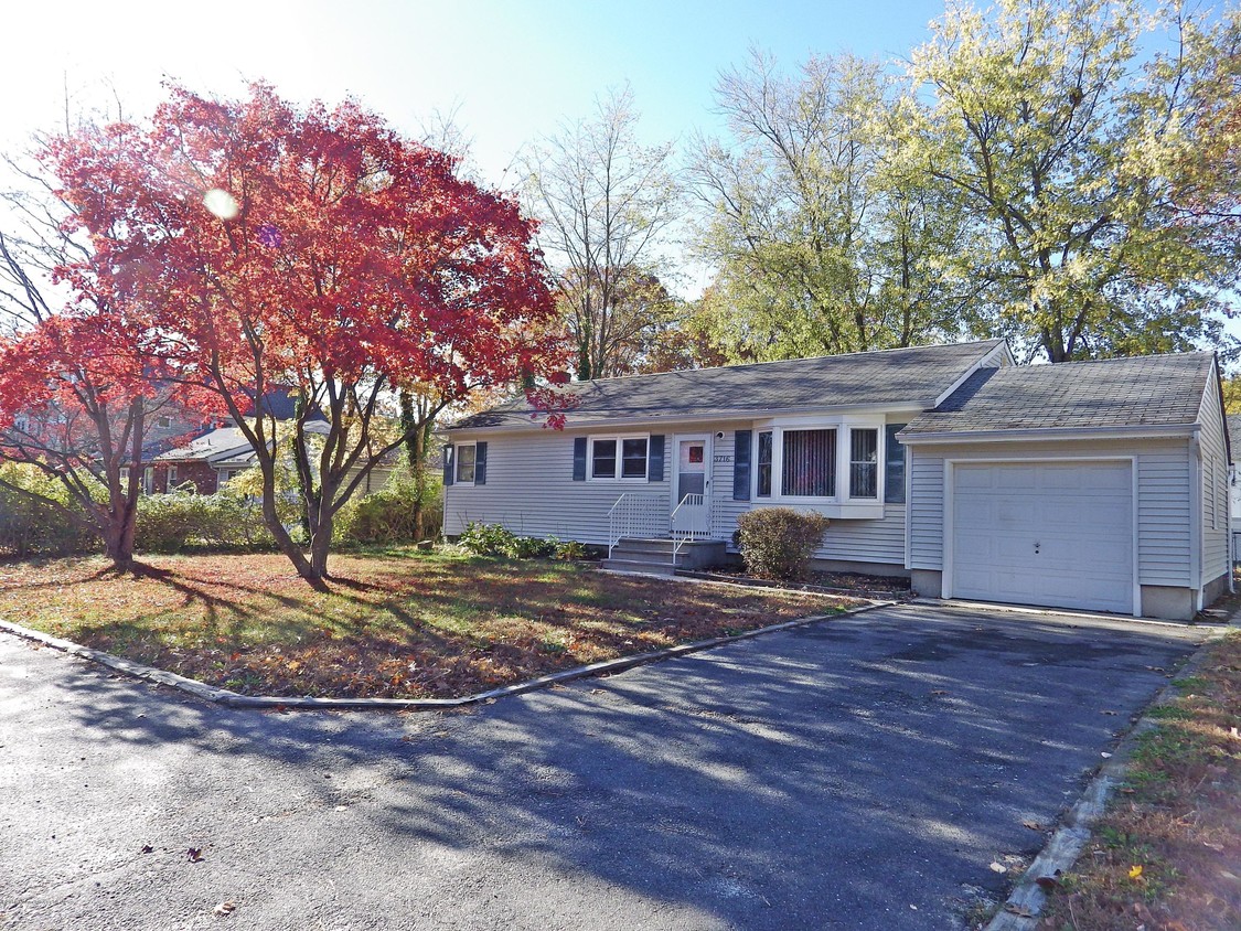 Primary Photo - 3716 River Rd