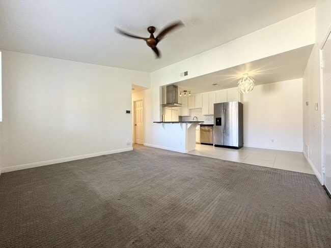 Building Photo - AVAILABLE NOW!!! Charming 2 Bedroom/2 Bath...