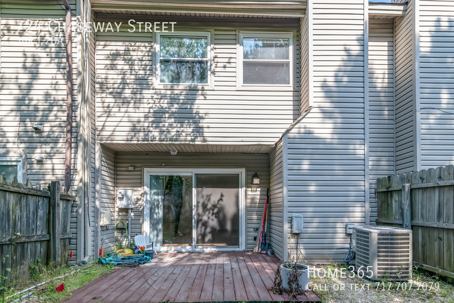 Primary Photo - Beautiful 3 Bedroom 2.5 Bathrooms Single F...