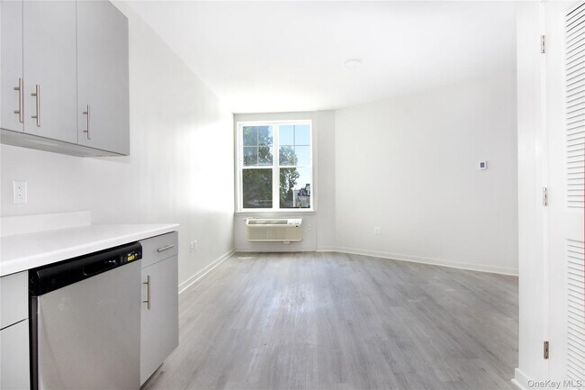 Building Photo - 56 Prospect St