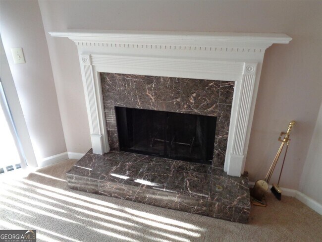 Building Photo - 1559 Springleaf Cir SE
