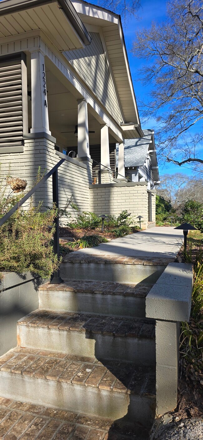 Foto del edificio - 1224 Hosea L Williams Dr NE