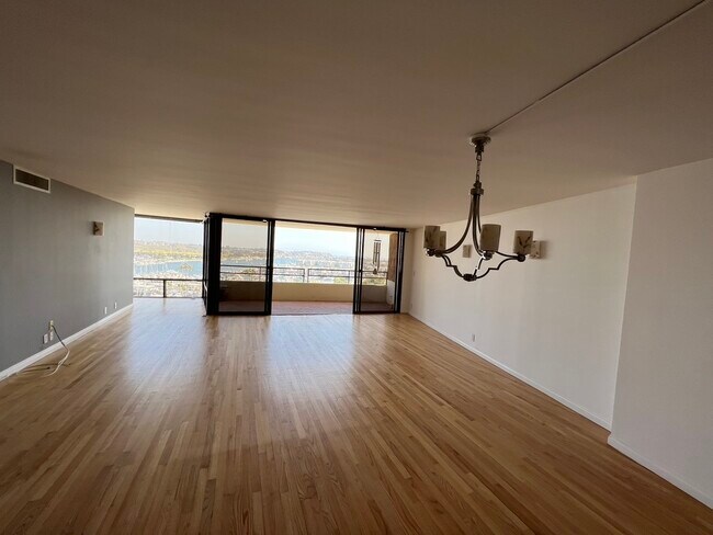 Building Photo - 4335 Marina City Dr