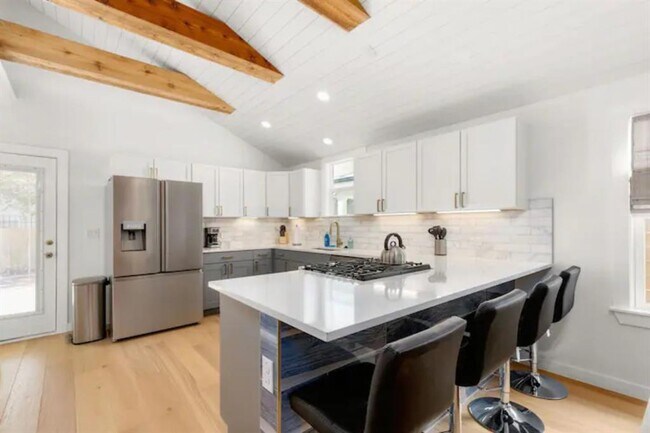 Foto del edificio - 2319 Santa Rita St