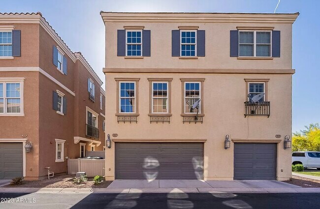 Building Photo - 2622 S Alpine Dr