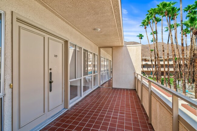 Building Photo - 277 E Alejo Rd