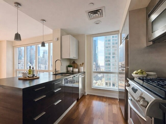 Building Photo - 350 W 42nd St