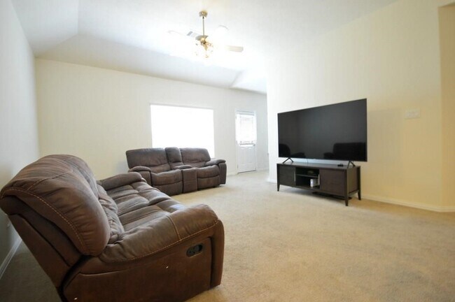 Foto del edificio - 2727 Lakecrest River Dr
