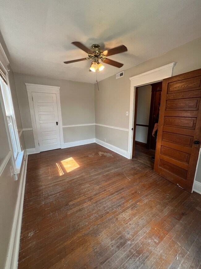 Building Photo - 617 E Main St