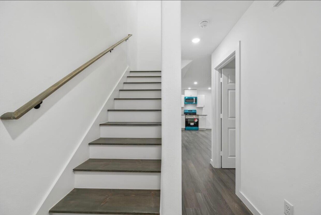 Foto del edificio - 7804 Crestview Dr