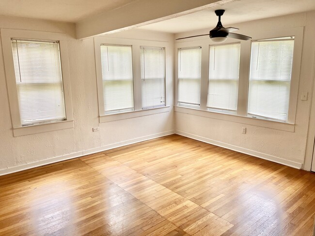 Foto del edificio - 4065 Capital Heights Ave