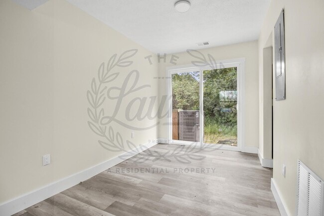 Foto del edificio - 453 S Laurel Rd