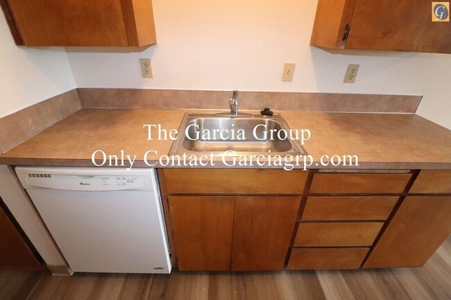 Photo - 3712 S Kelly Ave Apartment