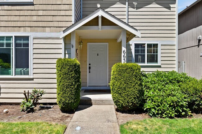 Building Photo - Move in ready home in Lakepointe neighborh...