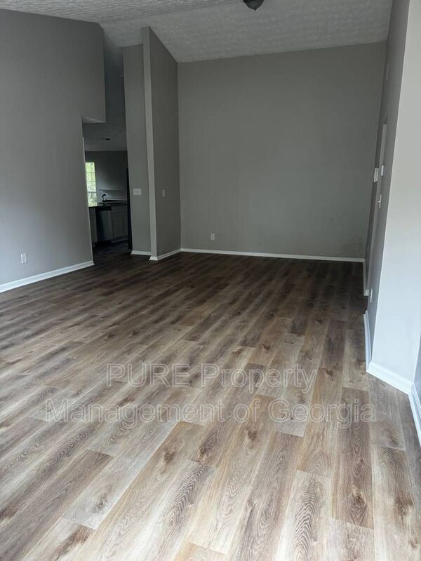 Foto del edificio - 3181 Kings Glen Dr