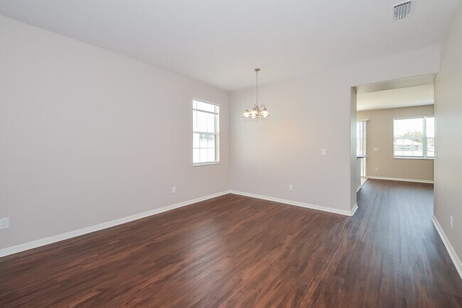 Foto del edificio - 425 Chimney Rock Dr