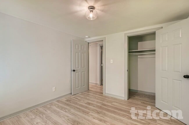 Building Photo - 11 Swan Dr