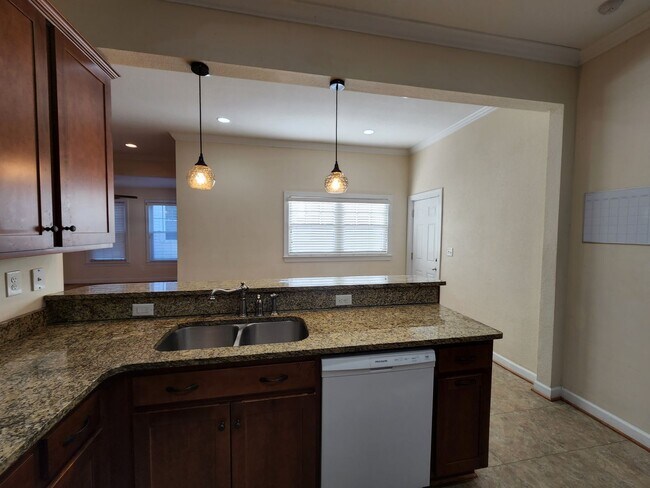 Foto del edificio - Future rent price $3300 ($3650 with 6 appl...