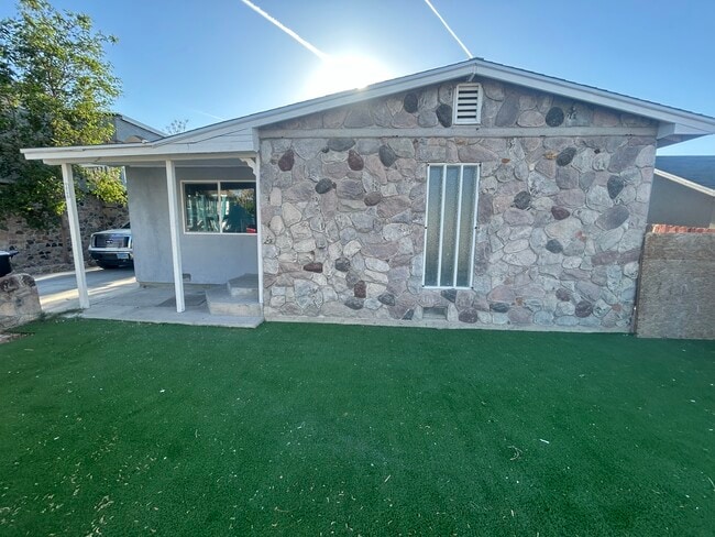 Foto del edificio - 1819 Harding St
