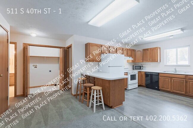 Building Photo - 3 Bed 2 Bath Duplex