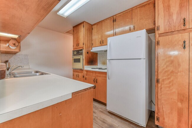 Building Photo - 8534 Garden Ln
