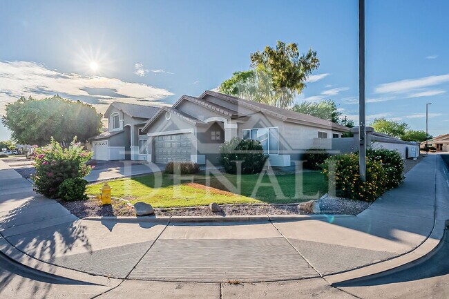 Building Photo - 3980 E Pinon Ct