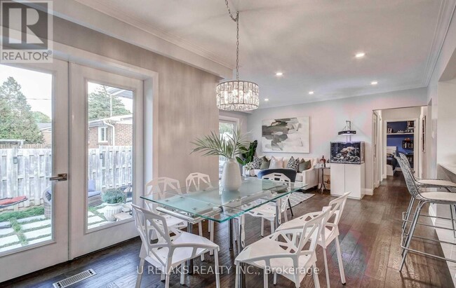 Building Photo - 405 Melores Dr