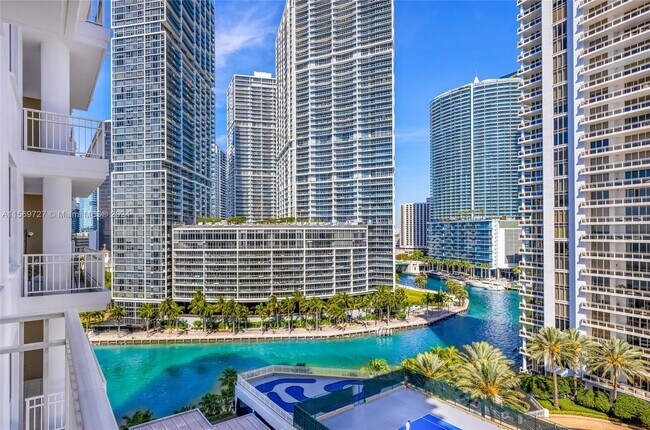 Foto del edificio - 801 Brickell Key Blvd