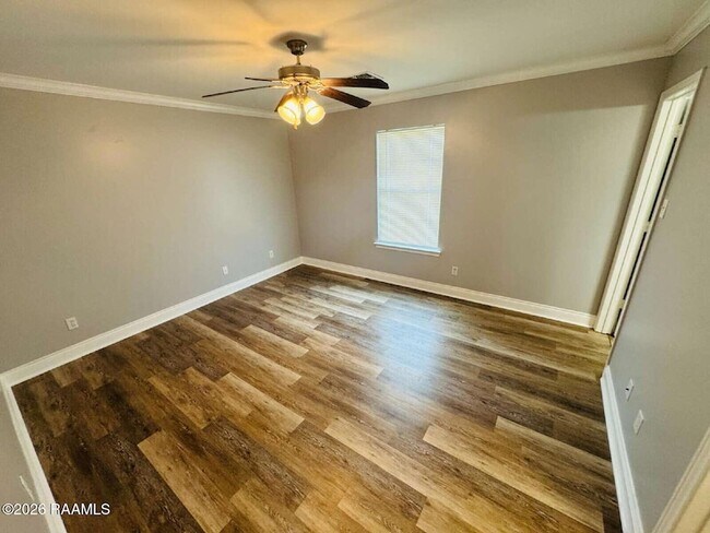 Building Photo - 127 Country Living Dr