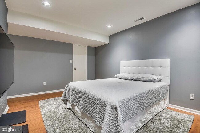 Building Photo - 8620 Castlemill Cir