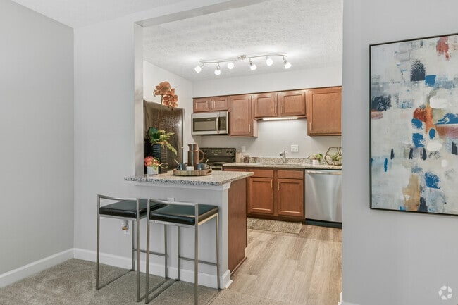 1BR, 1BA - 750SF - Kitchen - Worthington Gardens Apartments
