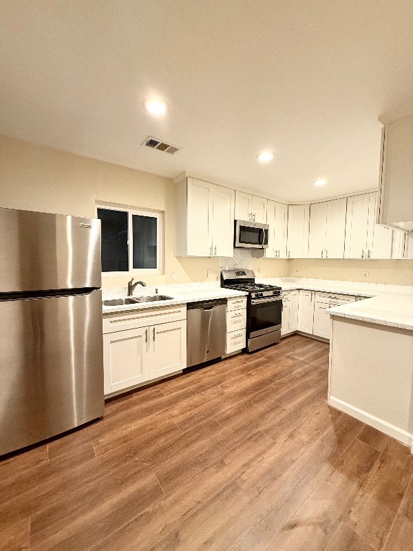 Building Photo - 408 Page St