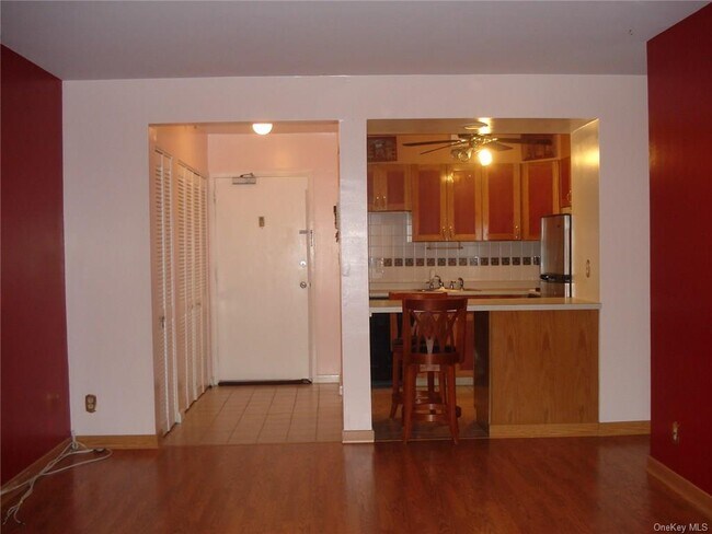 Building Photo - 501 N Barry Ave